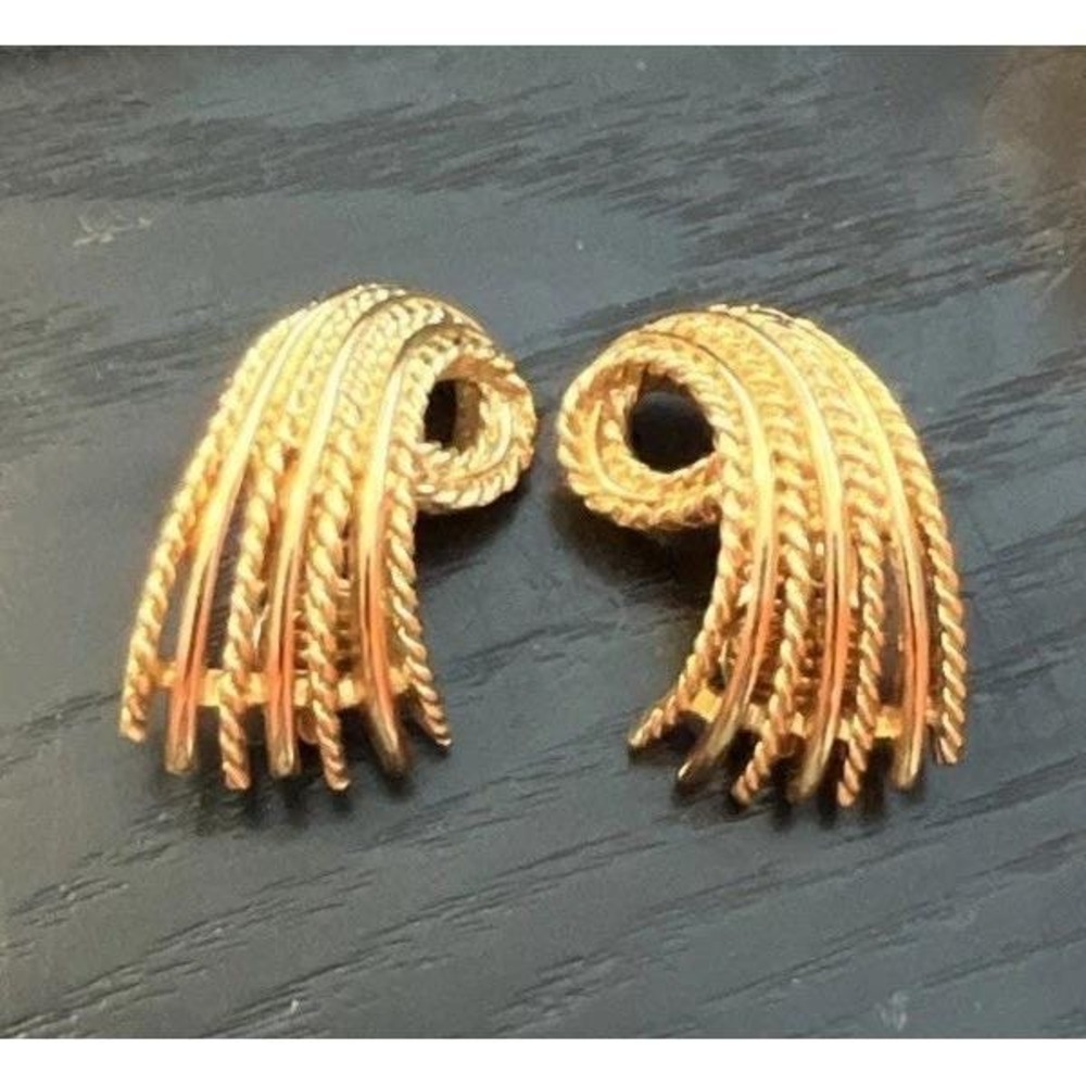 Vintage Monet‎ Signed Gold Tone Abstract Clip On Earrings